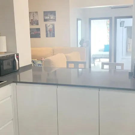 Charming Centre In With Parking