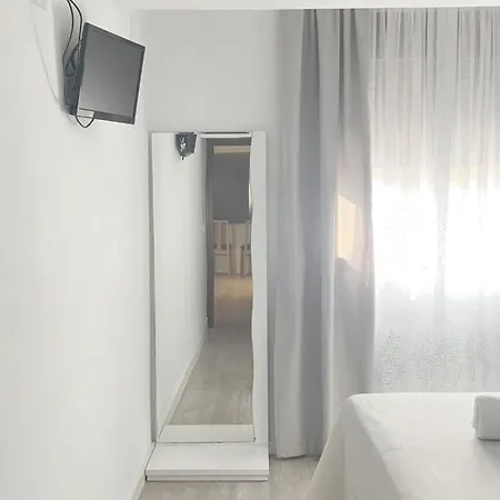 Charming Centre In With Parking