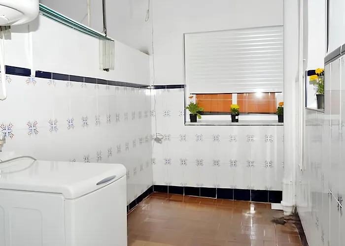 Charming Centre In With Parking *